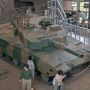 【自衛隊広報センター】こうやって見ると戦車ってデカいなー