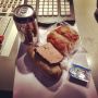 Ondertussen in de #effeekdom studio: die lunch! Niks bijzonders eigenlijk... #3fm 