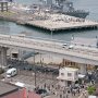 【横須賀YYのりものフェスタ2017】今回は開催期間が2日ある事もあってか待機列も大した事ないしそれほど混雑しないだろうと踏んでまずは街を散策♪  例の丘の上から基地をﾊﾟｼｬｯ! Σp[【◎】]ω・´) 
