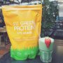 Misschien heb je hem al zien staan in het rek, maar we hebben nu de plantaardige proteine van @orangefit.nl 👊🏽🍊 Vraag er naar bij de balie! #veganprotein #proteinshake #plantbaseddiet