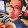 Een bak pleur en een bak hits. Alsjeblieft, je survivalpakket voor de woensdagochtend. #3fm