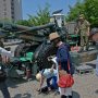 【自衛隊グリーンフェスタ2016】FH70の脇には砲弾も置いてあったｗｗｗ けっこう重いｗｗｗ 