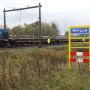 Nieuwe spoorbielzen worden aangevoerd om schade aan spoor bij Borne na ontsporing te herstellen. #rtvoost