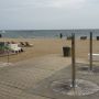 Overal douches op het strand, voorbeeld voor Scheveningen van Aartsen !