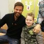 Dit is Rens. Een stoere jongen. Maar hij werd geboren in het lichaam van een meisje. Vandaag vertelde hij aan zijn klas wat het betekent om transgender te zijn. Over kleedkamers bij gym, groeiende borsten en puberteitsremmers. Rens is een held. Vond ook zijn klas. Goede vragen hadden ze, en veel respect. #hijiseenzij #vanaf5janOpTeevee