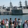 【横須賀YYのりものフェスタ2017】ずいりゅうが停泊している近くにズラリ居並ぶ護衛艦の数々 あっちの岸壁も公開してくれたらなー 