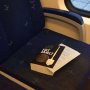 Uitgeverij @dasmag is zó enthousiast over Het Smelt van Lize Spit dat er deze week duizenden exemplaren worden weggegeven in de trein, in de hoop dat iedereen die het leest er enthousiast over vertelt aan anderen. In België staat het boek al maanden op nr. 1. Nu is Nederland aan de beurt! Een heerlijk boek. Absolute aanrader! #leveHetBoek #meerDanZestigduizendExemplarenVerkocht