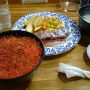 イクラ丼と牛肉