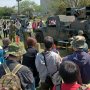 【下志津駐屯地創設62周年記念行事】各車輌の解説には黒山の人だかり 
