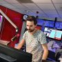 Deze strijder. Zeven uur per dag radio op topniveau.