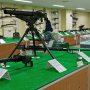 【土浦駐屯地桜まつり】外は雨がジャンジャンバンバン降っているので広報区画の小火器の展示コーナーを覗いてみました さすが武器学校凄いラインナップだｗ 