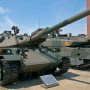 【りっくんランドの桜】74式戦車