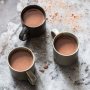 Van dit weer krijgen wij zin in warme chocolademelk. Voor ons boek Beweeg! dat deze week uitkomt stelde @vitalitien voor ieder hoofdstuk een aantal recepten samen. Je vindt deze voor Hot Chococo nu op onze site. Link in bio!

#hotchocolate #winterweer #chocorecept #bijnalente