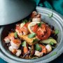 TAJINE MET GAMBA’S EN ZWAARDVIS
Voor 2 personen

ingrediënten
4 el olijfolie
1 el paprikapoeder
1 tl gemberpoeder
1 tl versgemalen peper 
1 tl kurkuma
400 g zwaardvisfilet aan 1 stuk 
2 rode uien
3 rosevalaardappels 
4 bospeentjes
2 teentjes knoflook
2 stevige tomaten
1 citroen
8 kleine gamba’s
4 teentjes knoflook 
1 tl chilivlokken
2 el zonnebloemolie
-
tips
Je kunt de tajine ook op het vuur garen, zorg dan wel voor een warmte­ verdeler en controleer regelmatig of het goed gaat.
-
Bereiding
Verwarm de oven voor tot 170 °C.
Meng de olijfolie met de specerijen en marineer de zwaardvisfilets in de specerijenolie.
Pel de uien en snijd in halve ringen.
Boen de aardappels en snijd met schil in partjes.
-
Schil de bospeentjes en snijd schuin in drieën. Pel en pers de knoflook.
Snijd de tomaten en de citroen in plakken.
Bedek de bodem van de tajine met de rode ui, leg daarop de aardappels en de wortels.
Leg de zwaardvis erop.
Verdeel de knoflook, tomaten en citroen over de zwaardvis.
Schep de overgebleven marinade erover en verwarm de tajine circa 5 minuten op het fornuis.
-
Zet de tajine circa 30 minuten in de oven.
Pel de gamba’s en verwijder het darmkanaal.
Pel en hak de knoflook.
-
Meng de knoflook met de chilivlokken, zonnebloemolie en gamba’s.
Haal na 30 minuten de tajine uit de oven en rangschik de gemarineerde gamba’s netjes op de zwaardvis.
Dek de tajine af en zet weer in de oven. Laat circa 15 minuten in de oven staan tot de gamba’s gaar zijn.
-
Het is ook lekker om de gamba’s te grillen of te bakken om als laatste aan de tajine toe te voegen. @cheftoub #marokkaansekeuken #recept #gambas