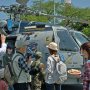 【厚木基地日米親善春まつり2016】何やら食べ物を手に持ったまま待ってる人もいるのだがｗ 