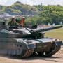 【武山駐屯地 東部方面混成団創立6周年記念行事】目の前を通過する10式戦車 全開走行時は時速70km出るそうなｗ 