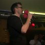 Speciaal voor deze avond heeft @michielveenstra niet één, niet twee, maar DRIE microfoons. #SR16 #hijkomtnaarjetoe 