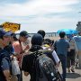 【艦艇公開 in 大洗2016】並び始めて約1時間経過 まだ前に余裕で200人以上いるお...(；´Д｀) 