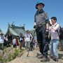 【筑波山】午前中は山頂の岩場からお堂の方が順光ポジション 下界は霞んだイマイチな天気なれど山の上は超快晴でした♪ 