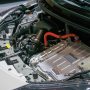 【東京オートサロン2017】ノート e-POWERのパワートレイン 手前が走行用のモーターで中央が発電用のガソリンエンジンっぽいな 