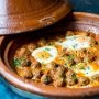 Vanaf vandaag delen we elke twee weken een lekker en voedzaam recept uit De Arabische Keuken van vriend Mounir Toub.
De eerste is een tajine van shakshouka met gehakt. Link in bio voor het recept!

@cheftoub #tajine #shakshouka #dearabischekeuken @carreraculinair