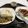 出国まえ最後の食事でグリーンカレーとガイヤーン