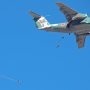 【習志野駐屯地 降下訓練始め】C-1からも降下部隊出撃～