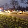 4 auto's op elkaar op Bornestraat in Hengelo. Verkeer uit stad loopt vast #rtvoost
