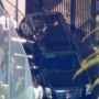 Ik hoor zojuist (in m'n oortje) dat @JustinBieber vrij is. Hij is op het dak van z'n SUV de gevangenis uit gereden: