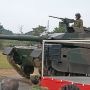 【武器学校・土浦駐屯地開設63周年記念行事】車体を前後に大きく傾けてもワイングラスは微動だにしないｗｗｗ つーか戦車ってこんな姿勢制御が出来んのかと驚愕
