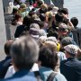 【横浜開港祭 護衛艦たかなみ一般公開】艦橋側面の通路が超大渋滞ｗｗｗｗｗ まったく動かんｗｗｗｗｗ 