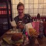 Burgers with pickles and this powerwoman as great company #burgertime #diner #cheattime #dontcare #activelife #notsohealthy #butsweety #pickles #rotterdam