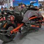 【東京モーターショー2015】トライク等とは逆となる前2本後1本の逆三輪車スタイル こっちの方が安定感ありそう