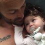 '...,kenmerkend voor deze periode is het gejengel, het geen moment alleen willen zijn, voortdurend opgetild willen worden, vaker wakker zijn in de nacht, meer bewust zijn van de omgeving en.... uw baby is aanhankelijker dan voorheen."