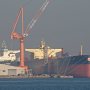 【YOKOSUKA軍港めぐり】その隣には大型タンカーが停泊してる