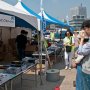 【LEVOLANT CARS MEET 2016】ル・ボランの関連書籍が並ぶ運営本部 ここから何やら長い待機列が出来ていました 体験試乗の申し込みかな？ 