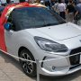 【LEVOLANT CARS MEET 2016】ル・ボラン創刊40週年記念プレゼント企画の商品になってるNEW DS3(Chic DS LED Vision Package)も展示されてた ご丁寧にリボンまで巻いてあるｗ 